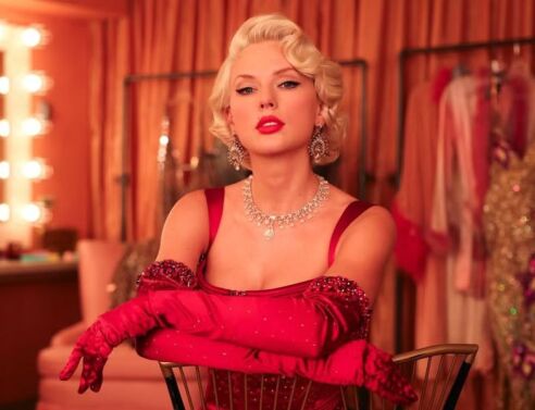 Ο Κρίστοφερ Ουάιλντινγκ, γιος της Ελίζαμπεθ Τέιλορ σχολιάζει το τραγούδι της Τέιλορ Σουίφτ που φέρει το όνομα της μητέρας του, λέγοντας πως οι δύο γυναίκες μοιάζουν πολύ.