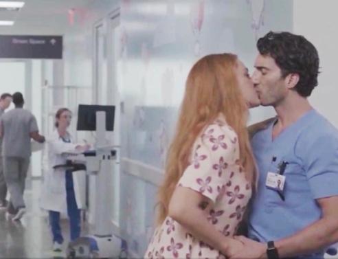 Στιγμιότυπο από την κομμένη σκηνή φιλιού του Μπαλντόνι με τη Λάιβλι 