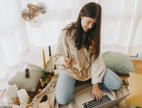 κοπέλα με φωτάκια 