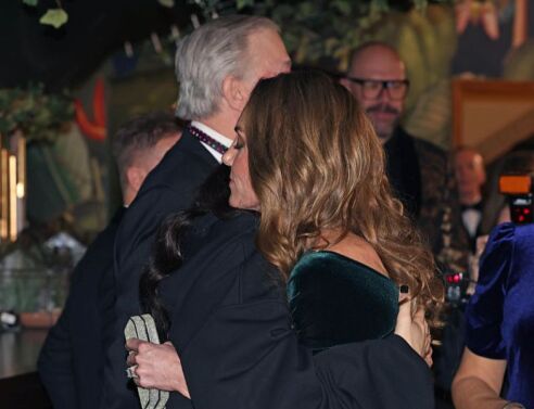 Η Κέιτ Μίντλετον έσπασε το πρωτόκολλο: Η τρυφερή αγκαλιά με την Jessie J μετά τη μάχη τους με τον καρκίνο 