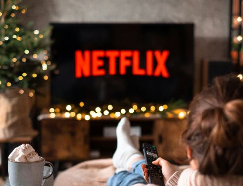 Explainer: Γιατί η συμφωνία Netflix - Warner Bros μπορεί να αλλάξει το Χόλιγουντ