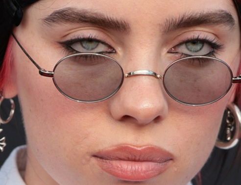 Μπίλι Άιλις: Η Αμερικανίδα τραγουδίστρια ζητά μεταρρύθμιση στην οπλοκατοχή μετά τις μαζικές επιθέσεις σε ΗΠΑ και Αυστραλία