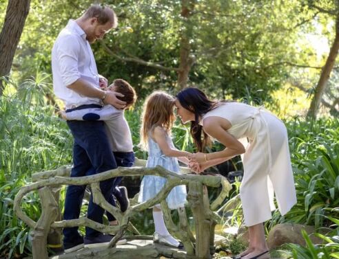 Πρίγκιπας Χάρι και Μέγκαν Μαρκλ: Δημοσίευσαν χριστουγεννιάτικη οικογενειακή φωτογραφία με τα παιδιά τους, Άρτσι και Λίλιμπετ