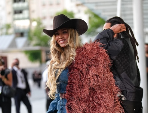 Η Μπιγιονσέ είναι πλέον δισεκατομμυριούχος 