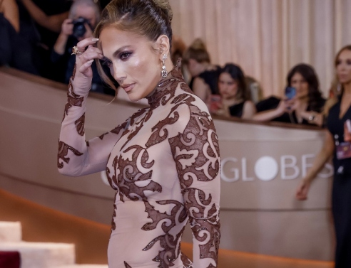 Η Λόπεζ και ο εκνευρισμός της στο Glambot 