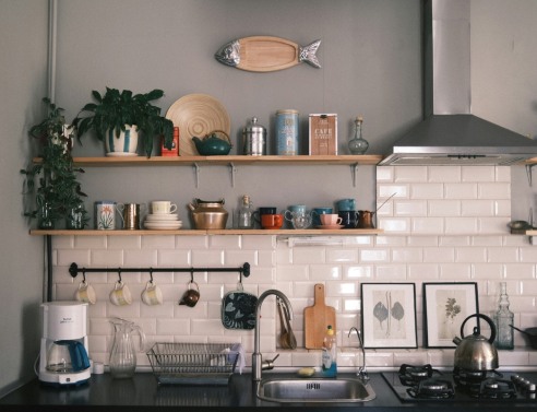 Κουζίνα χωρίς ανακαίνιση: 8 μικρές αλλαγές που την ανανεώνουν
