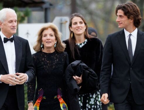 Ο Τζακ Σλόσμπεργκ στα δεξιά και δίπλα του η αδερφή του Τατιάνα που πέθανε  από λευχαιμία