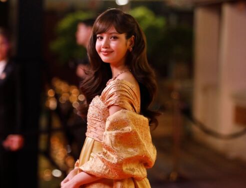 Η Lisa των BLACKPINK επισκέφθηκε τον viral πίθηκο Παντς στην Ιαπωνία, κρατώντας ένα λούτρινο παιχνίδι ίδιο με αυτό που ο μικρός μακάκος δεν αποχωρίζεται.