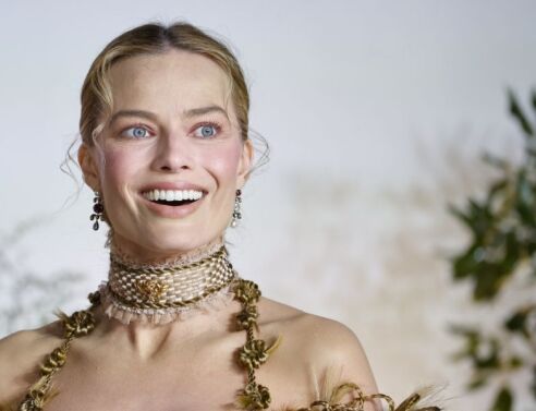 Το τζιν της Μάργκοτ Ρόμπι απορρίφθηκε από πολλά μπαρ στο Λονδίνο λόγω προειδοποίησης για οστρακοειδή - Η εταιρεία αλλάζει τη συνταγή για να αρθεί ο κίνδυνος.