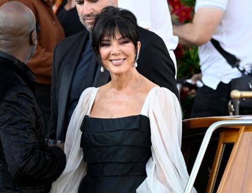 Η Κρις Τζένερ έγινε σύμβολο τύχης στην Κίνα - Χιλιάδες χρήστες μοιράζονται την εικόνα της στα social media ελπίζοντας σε επαγγελματική και οικονομική άνοδο.