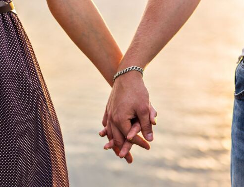 Ειδικός στις σχέσεις εξηγεί γιατί η άμεση «αντικατάσταση» συντρόφου μετά από έναν χωρισμό μπορεί να αποβεί μοιραία αν δεν υπάρχει ειλικρίνεια και αυτογνωσία.