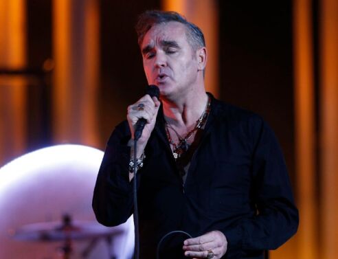 Ο Morrissey σε συνεργασία με την PETA ζητά από τον Πέδρο Σάντσεθ να απαγορεύσει τις ταυρομαχίες - Τονίζει ότι το θέαμα αμαυρώνει την εικόνα της Ισπανίας.