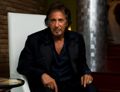 Ο Αλ Πατσίνο που θα γίνει μπαμπάς στα 83 του χρόνια, οι θετικές αντιδράσεις του κόσμου και η άνιση αντιμετώπιση των γυναικών που κάνουν παιδιά στα 40