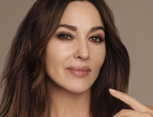 Η Monica Bellucci αποδεικνύει ότι η ηλικία της είναι απλά ένας αριθμός
