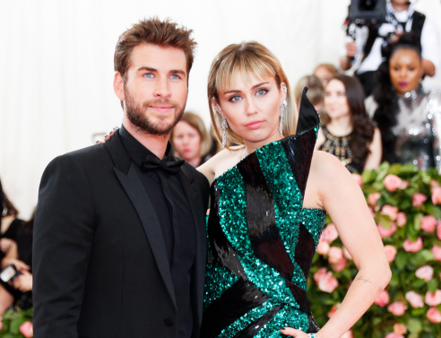 Η Μάιλι Σάιρους εξήγησε γιατί δεν αποχωρίζεται το φόρεμα που φόρεσε στο πρώτο ραντεβού με τον Λίαμ Χέμσγουορθ