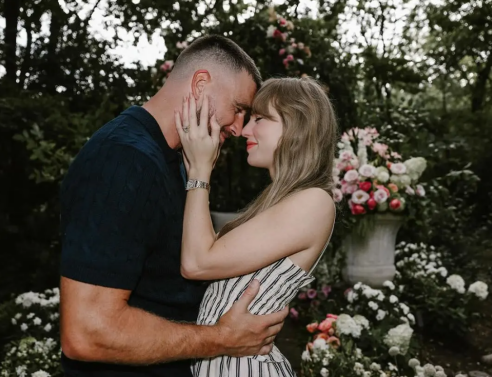 Η Τέιλορ Σουίφτ ξεκαθάρισε πως οι στιγμές της πρότασης γάμου του Κέλσι θα μείνουν «μυστικές»