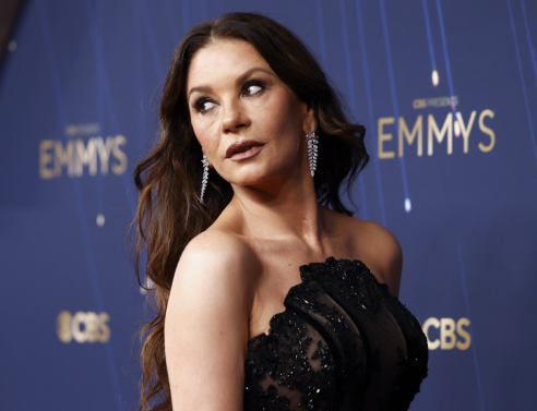 Κάθριν Ζέτα-Τζόουνς: Η εμφάνιση με μαγιό και τεράστιο ψάθινο καπέλο που έγινε viral