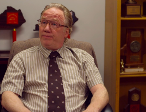 Ο Τίμοθι Μπάσφιλντ παραδόθηκε μετά τις κατηγορίες σεξουαλικής κακοποίησης ανηλίκων