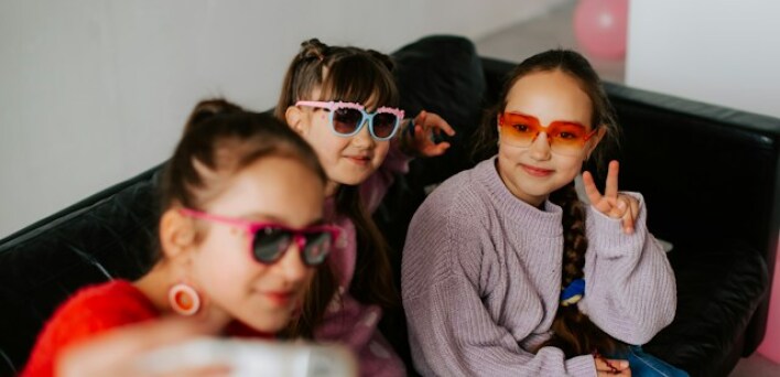 Μήπως είσαι ήδη «unc»; Πέντε λέξεις της Gen Alpha που χρειάζονται μετάφραση
