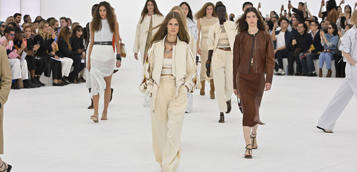 Hermès: Δέρμα και ψηλά σκισίματα στη συλλογή Άνοιξη/Καλοκαίρι 2027