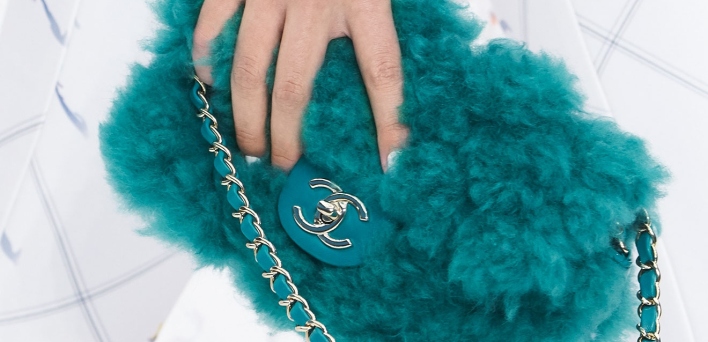 Πού θα επιδιορθώσεις την επώνυμη (και πανάκριβη) τσάντα σου αντί να την πετάξεις;