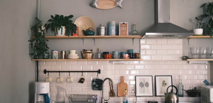 Κουζίνα χωρίς ανακαίνιση: 8 μικρές αλλαγές που την ανανεώνουν