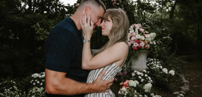 H Τέιλορ Σουίφτ και ο Τράβις Κέλσι την ημέρα του αρραβώνα τους 