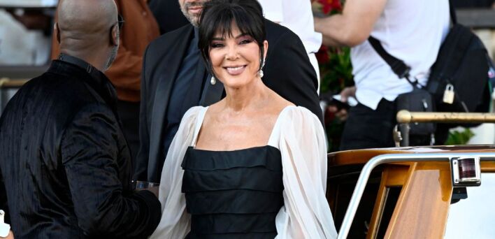 Η Κρις Τζένερ έγινε σύμβολο τύχης στην Κίνα - Χιλιάδες χρήστες μοιράζονται την εικόνα της στα social media ελπίζοντας σε επαγγελματική και οικονομική άνοδο.