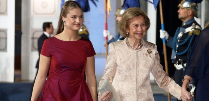 Ισπανία: Η πριγκίπισσα Λεονόρ φόρεσε σκουλαρίκια με ρουμπίνια και διαμάντια, δώρο της Φρειδερίκης στη βασίλισσα Σοφία το 1962.
