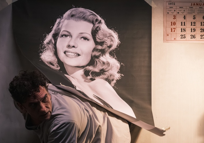 «Η τελευταία έξοδος- Ρίτα Χέιγουορθ», Άνεσις