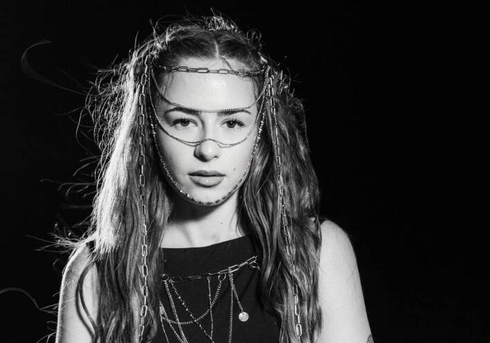 Billie Kark: Μόνο από τη μουσική, χωρίς social και παράλληλα πρότζεκτ, δύσκολα επιβιώνεις