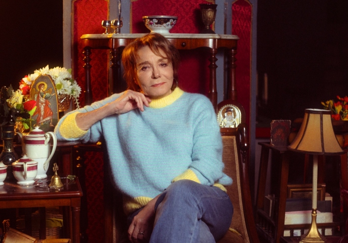 Μπέττυ Θεάτρου: Συνέντευξη με την ηθοποιό και συνδημιουργό του Θεάτρου Οδού Κεφαλληνίας - Η νέα παράσταση «Ντάμα Πίκα», τα ρίσκα, το θέατρο, το σινεμά, η ζωή της πάνω και κάτω από τη σκηνή.