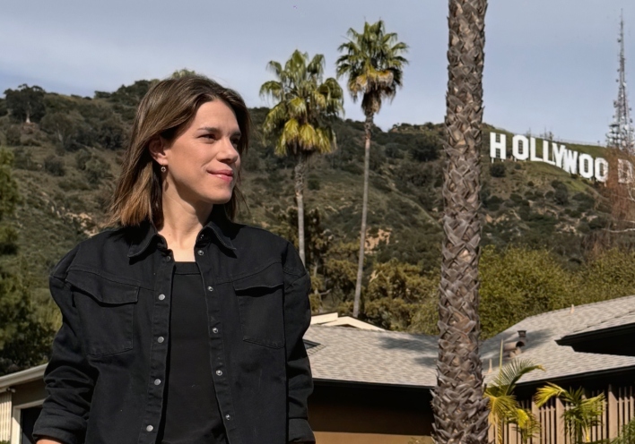 Η Monika από το Λος Άντζελες μοιράζεται τη ζωή, τη μουσική έμπνευση και τις καθημερινές διαδρομές πίσω από το νέο της τραγούδι, «LA Like a Song»