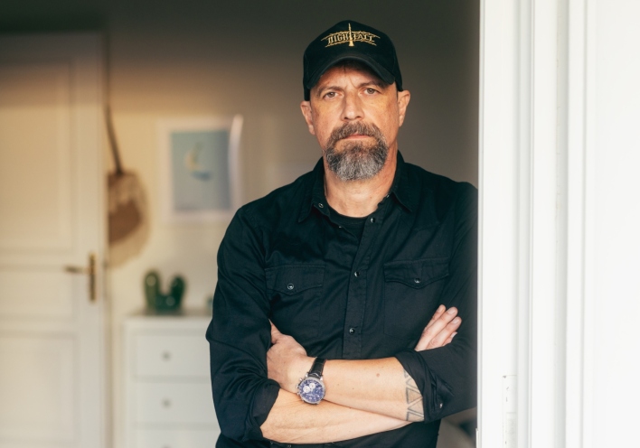 Nightfall – Ευθύμης Καραδήμας: «Ρίζες έχουν μόνο τα δέντρα»