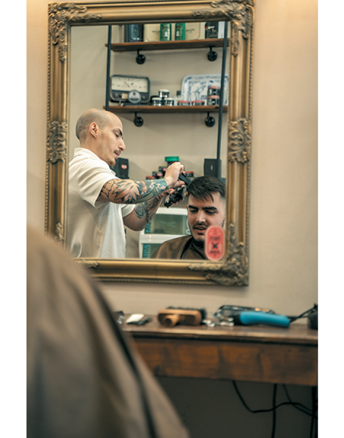 Peaky Barbers: Όταν η περιποίηση του άνδρα είναι μια αληθινή ιεροτελεστία