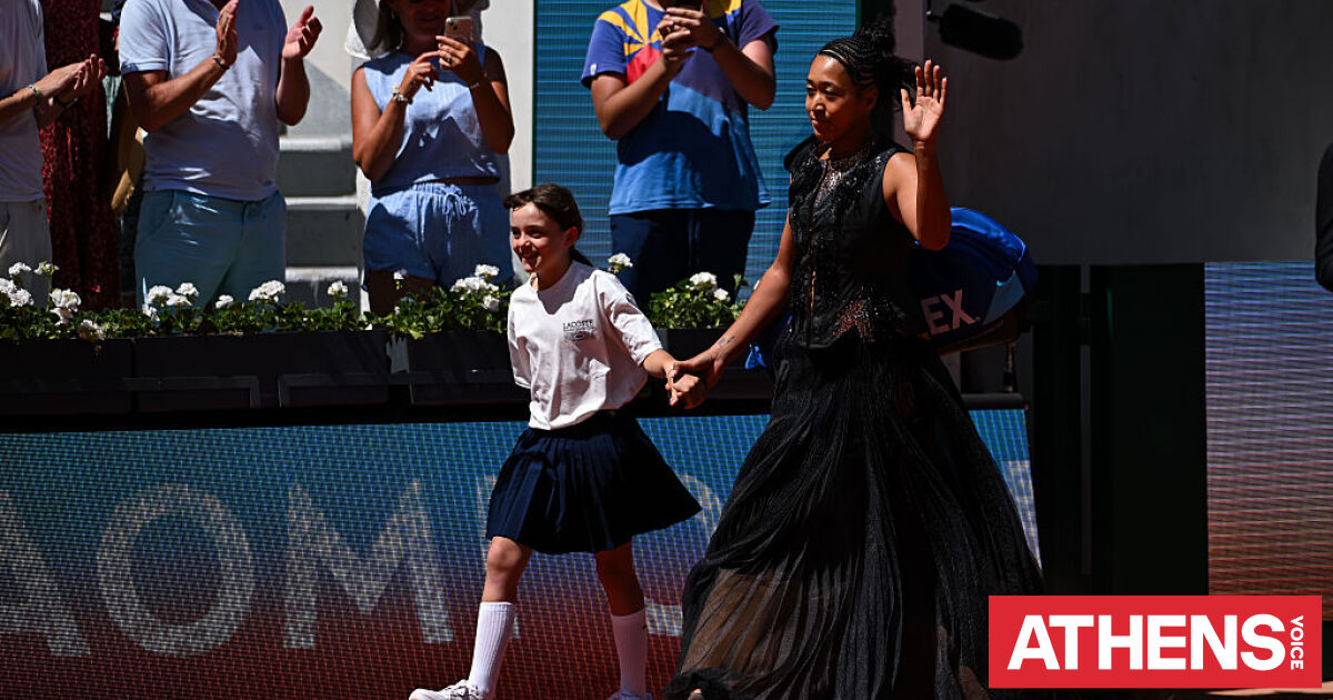 Η Ναόμι Οσάκα έκλεψε την παράσταση στο Roland Garros με outfit εμπνευσμένο από τον Πύργο του Άιφελ