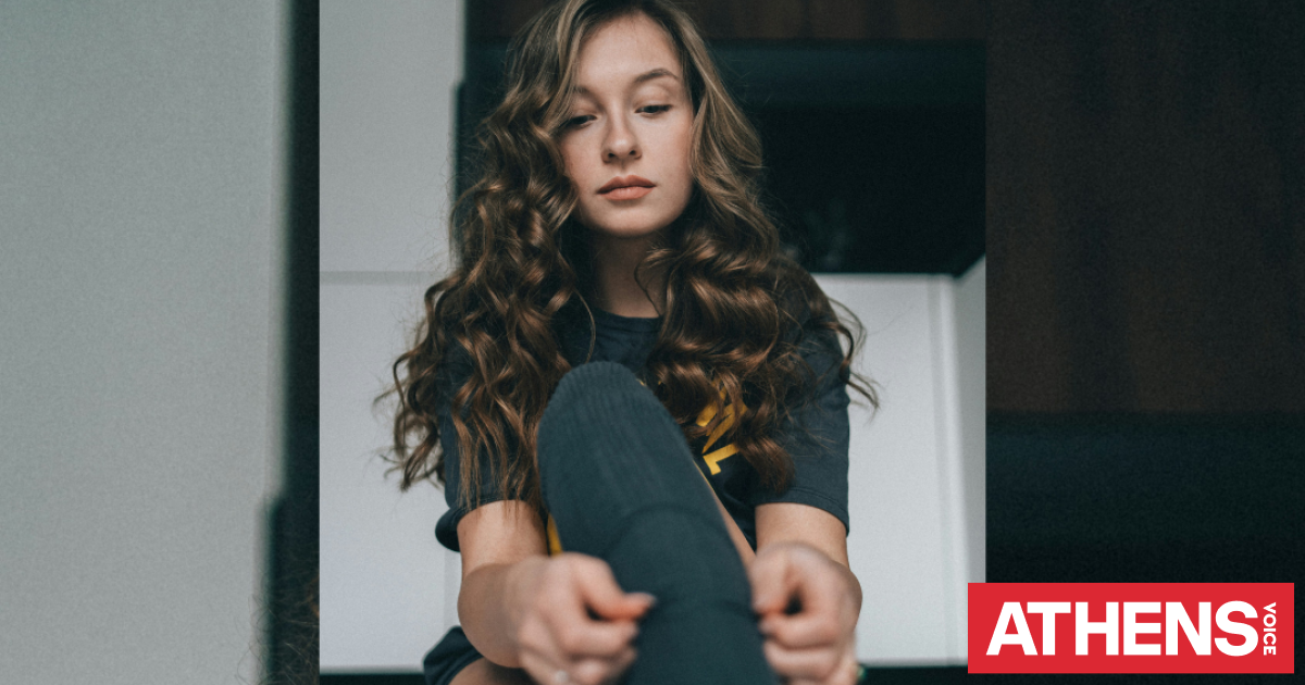 Οι Millennials ανακαλύπτουν ξανά τις κάλτσες συμπίεσης - και τις μετατρέπουν σε τάση