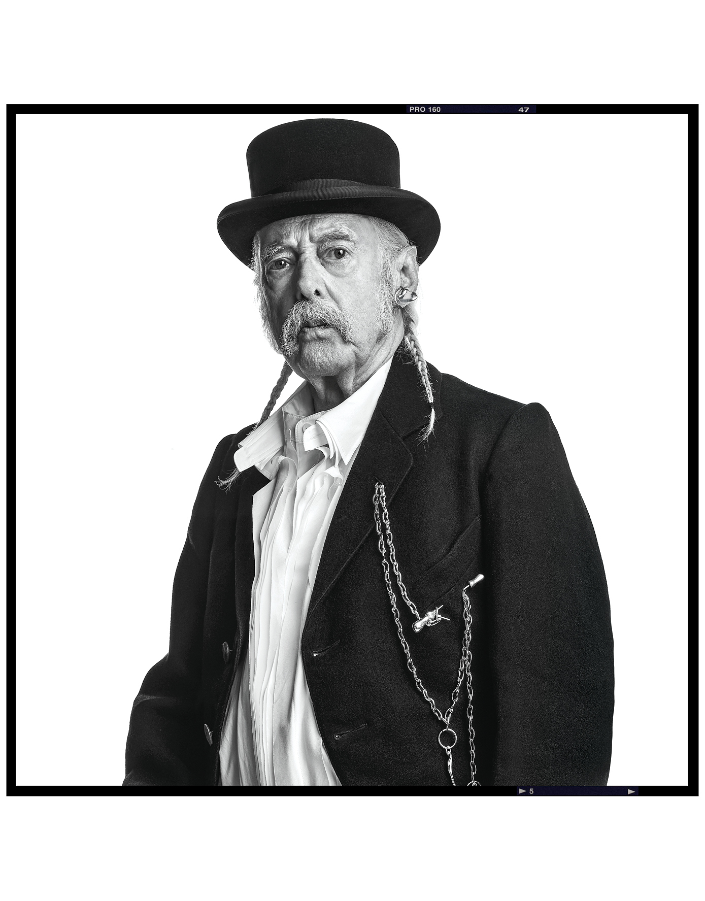 Ο Yiorgos Depollas στο φακό του Κώστας Κουτάγιαρ για τη νέα καμπάνια του MINAS, HUMANS