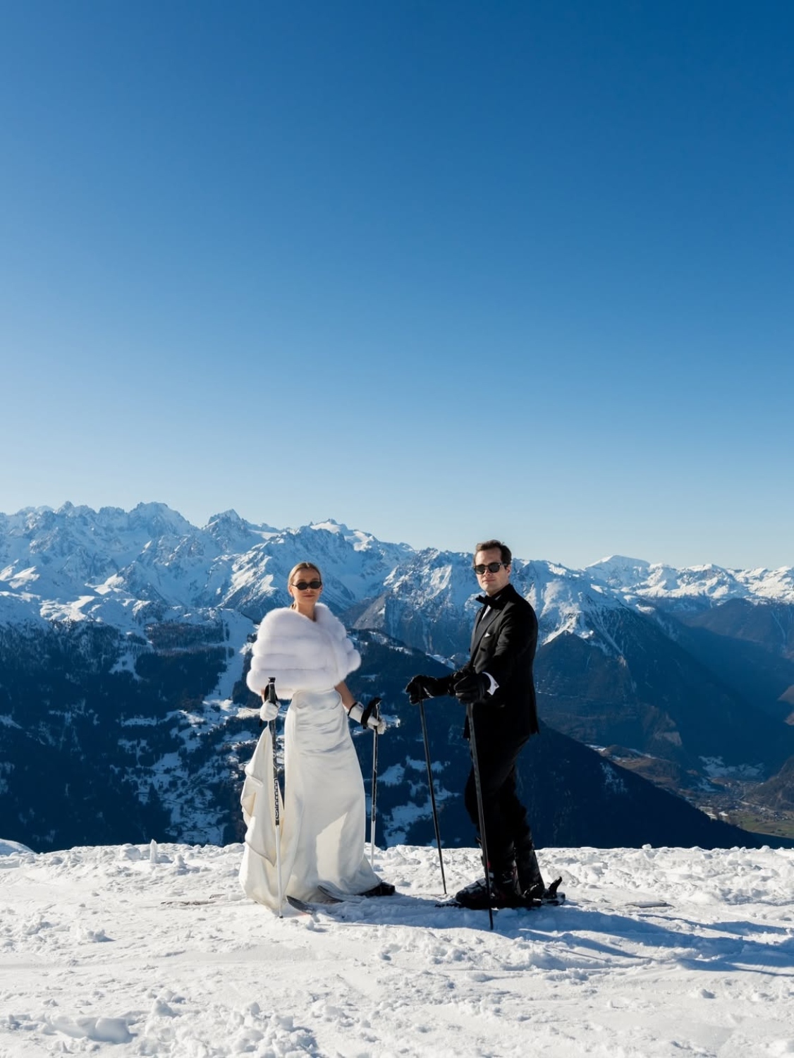 Ski wedding photo