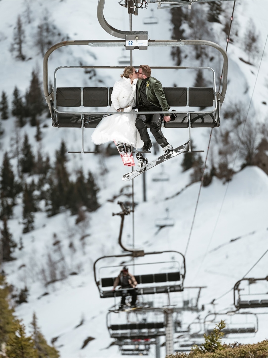 Ski wedding photo