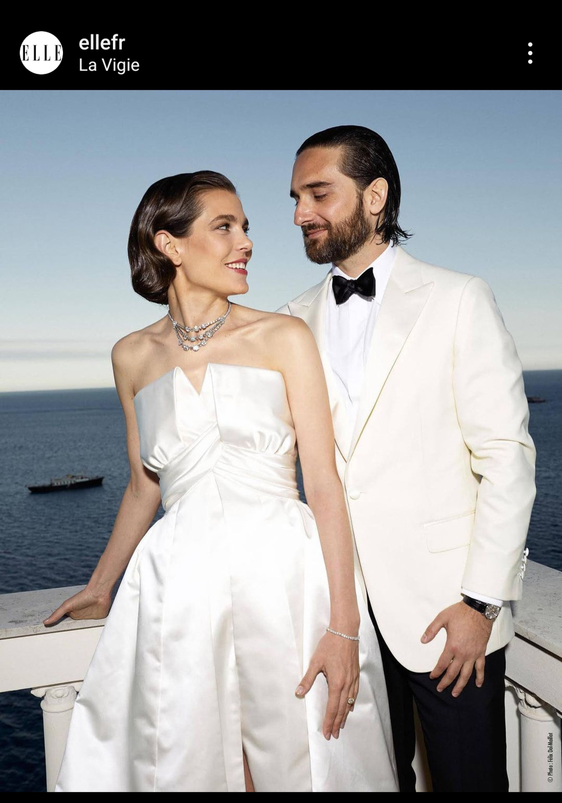 Η Σαρλότ Κασιράγκι την ημέρα του γάμου της με τον Dimitri Rassam φορώντας σαν δεύτερο νυφικό ένα Chanel haute couture