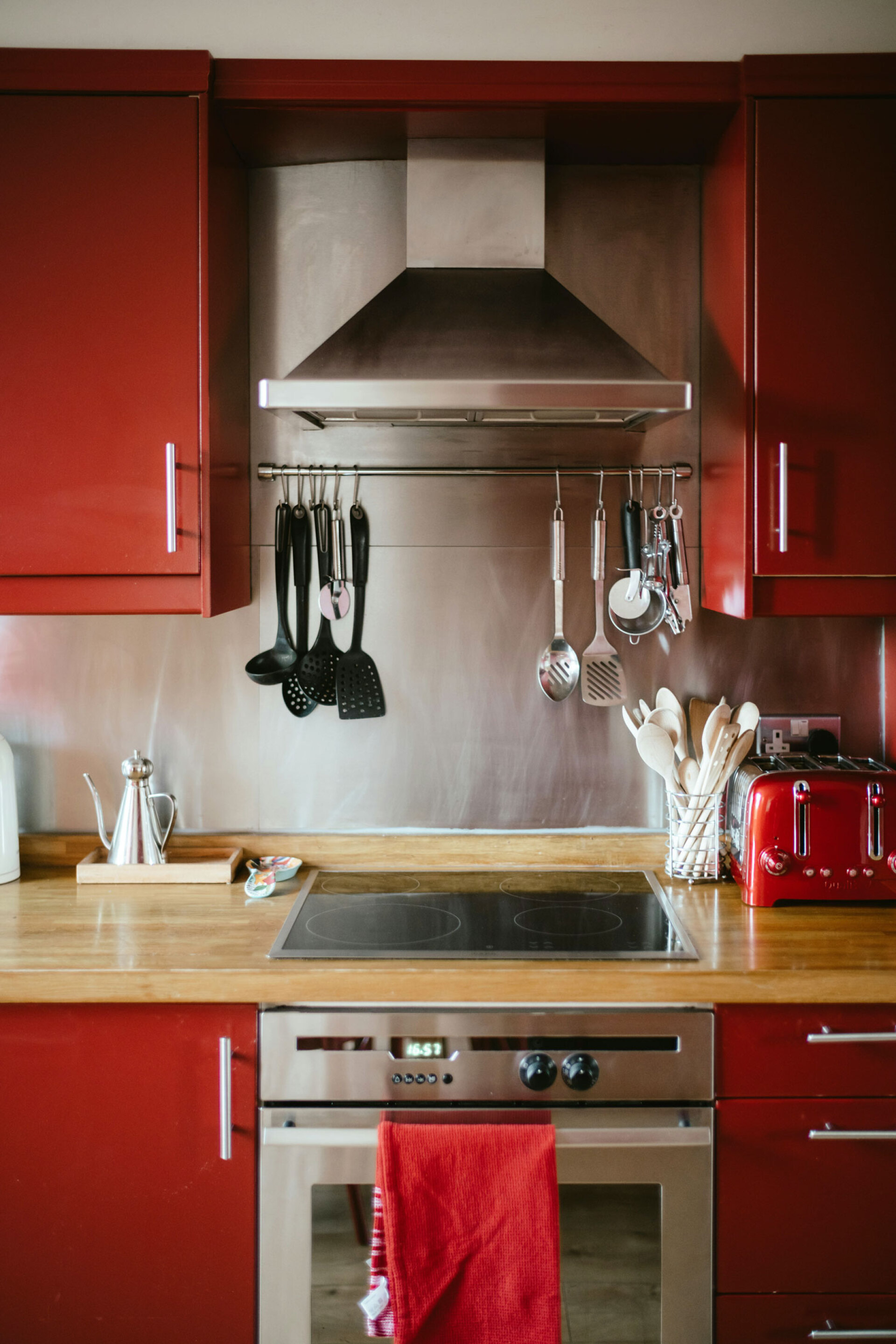 Χρώματα στους τοίχους και στα έπιπλα