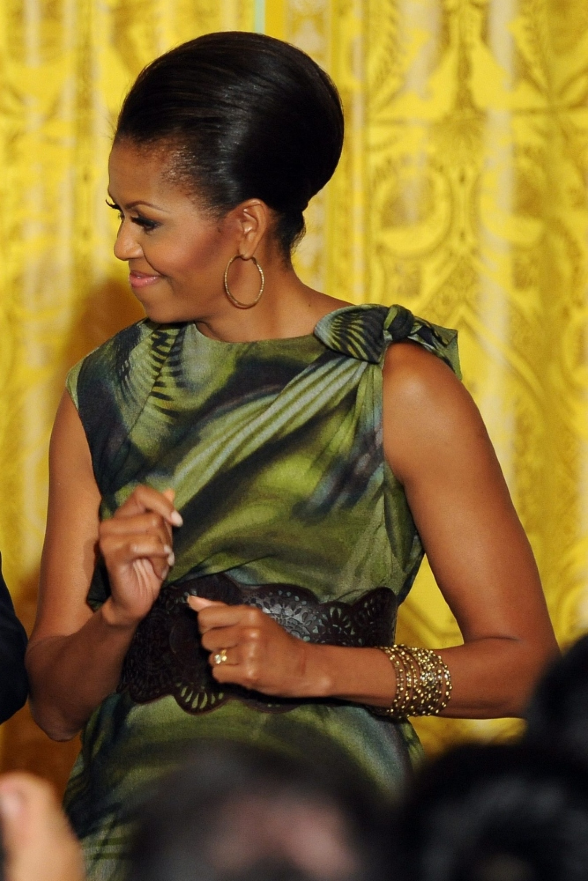 Τα πολλά χτενίσματα της Μισέλ Ομπάμα © EPA/ROGER L. WOLLENBERG / POOL