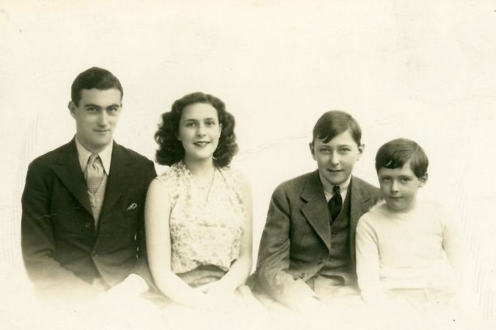 Η Λεονόρα Κάρινγκτον με την οικογένειά της σε νεαρή ηλικία