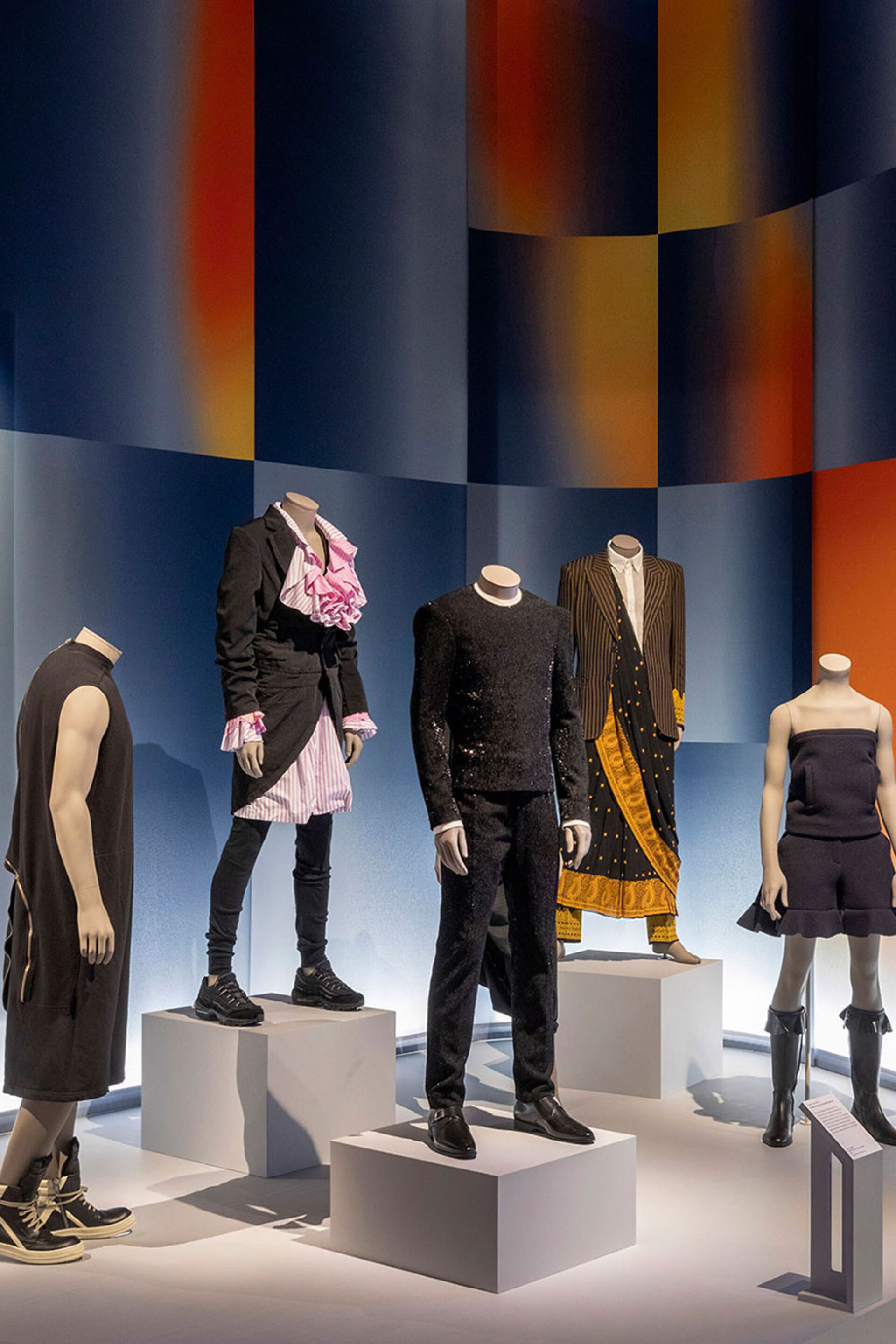 Εκθεμα από την έκθεση Fashion Masculinities στο V & A Museum