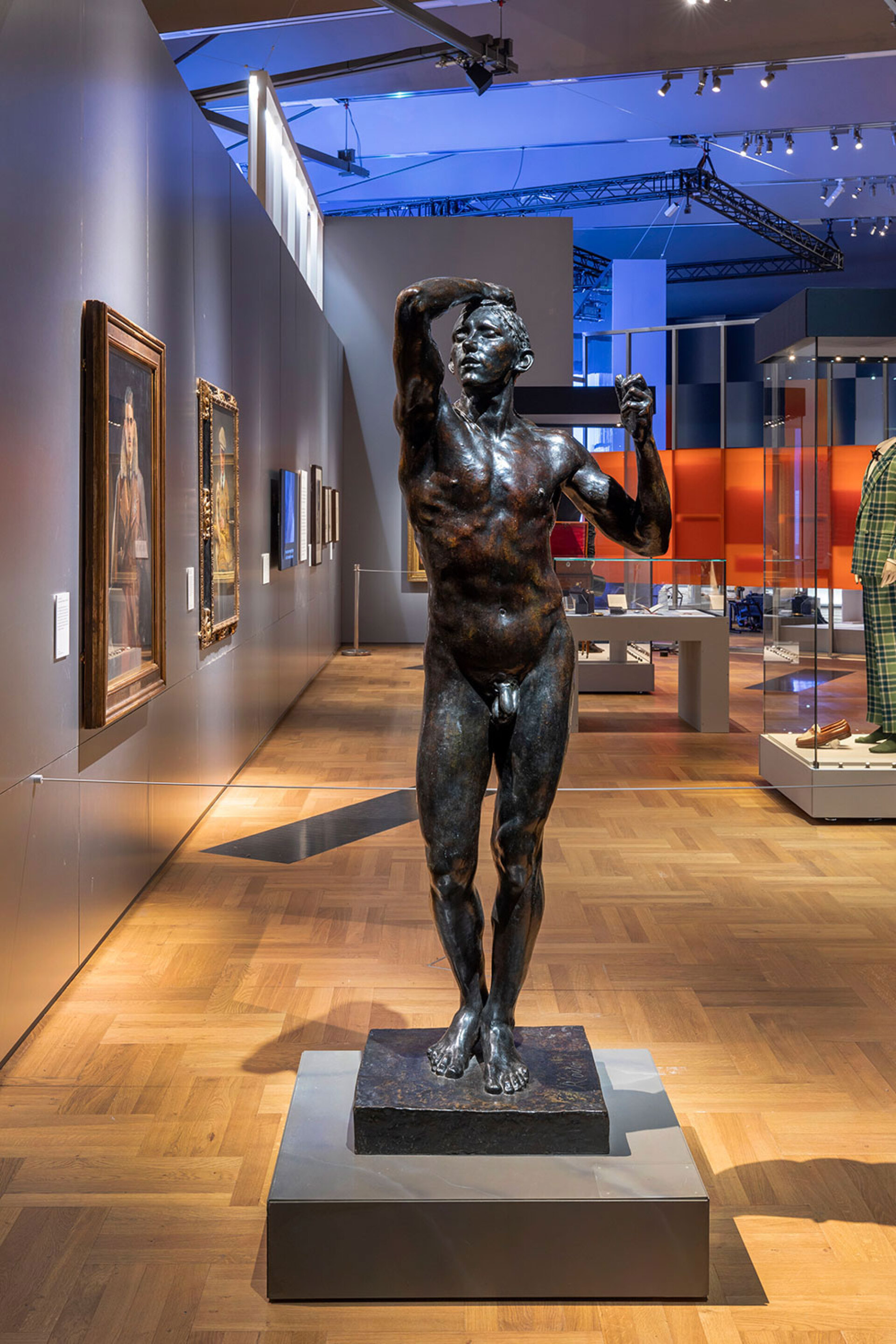Εκθεμα από την έκθεση Fashion Masculinities στο V & A Museum
