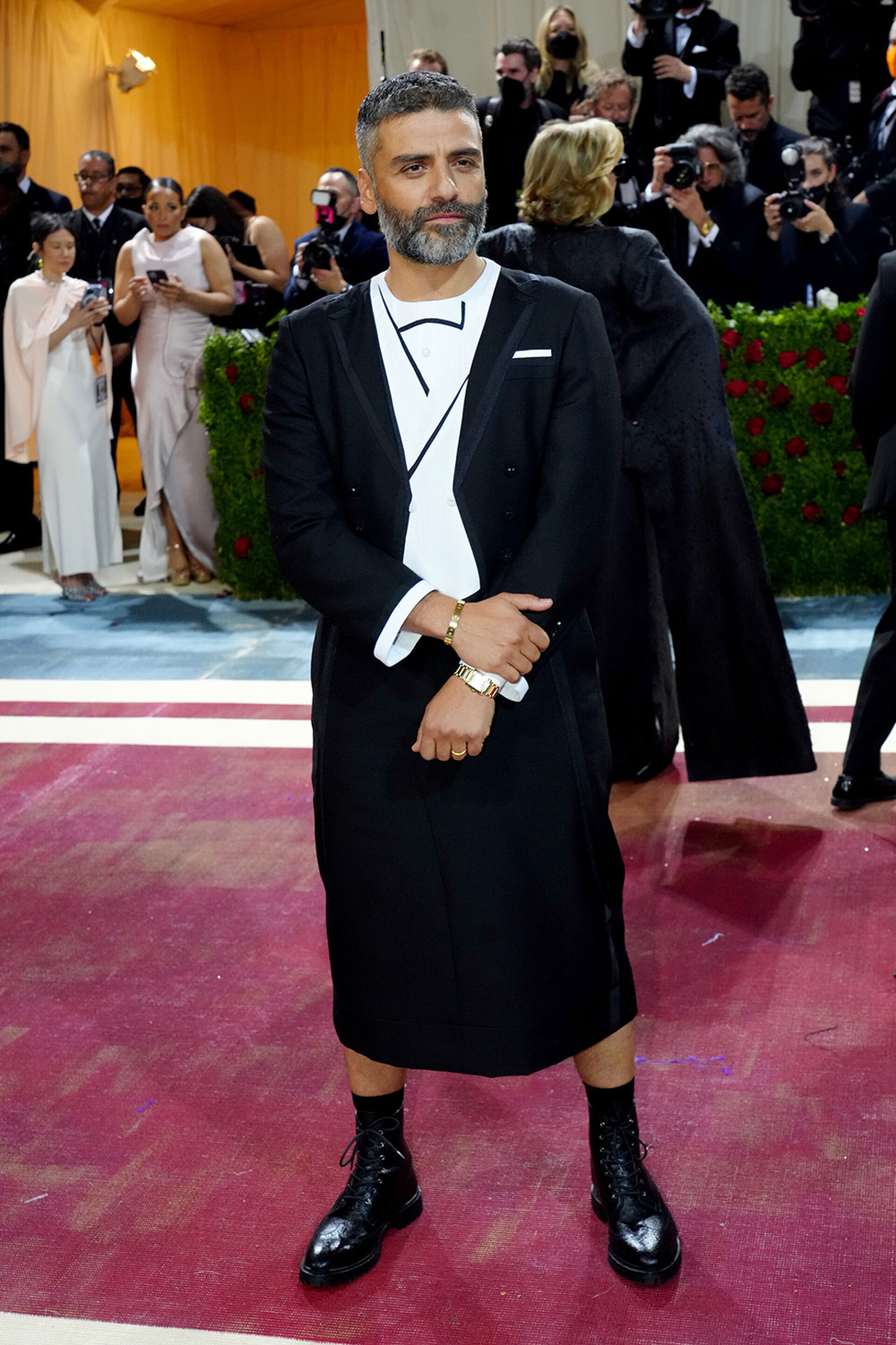 Ο Oscar Isaac στο Met Gala 2022