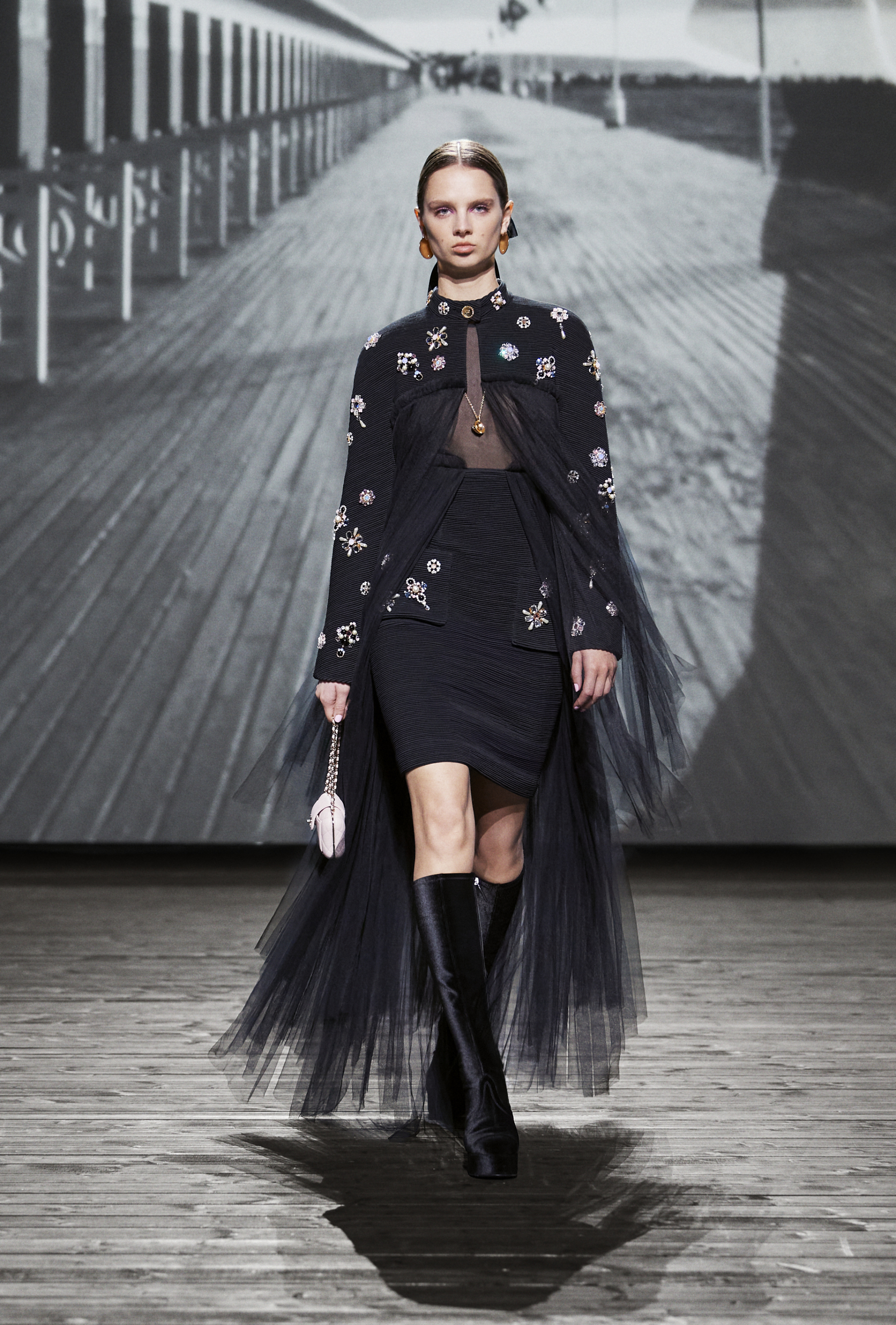 CHANEL: Η επίδειξη της συλλογής FW24-25 στο Παρίσι 