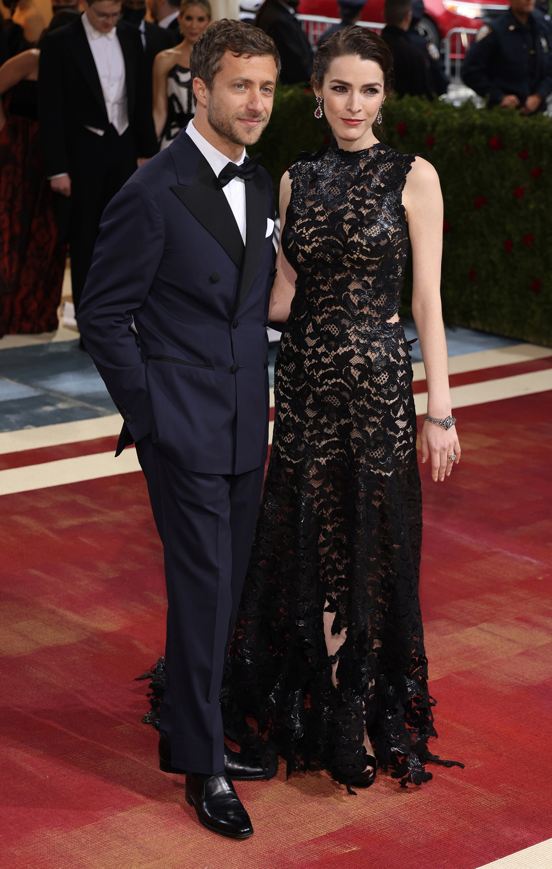 Francesco Carrozzini και Bee Shaffer στο Met Gala 2022 © EPA/JUSTIN LANE