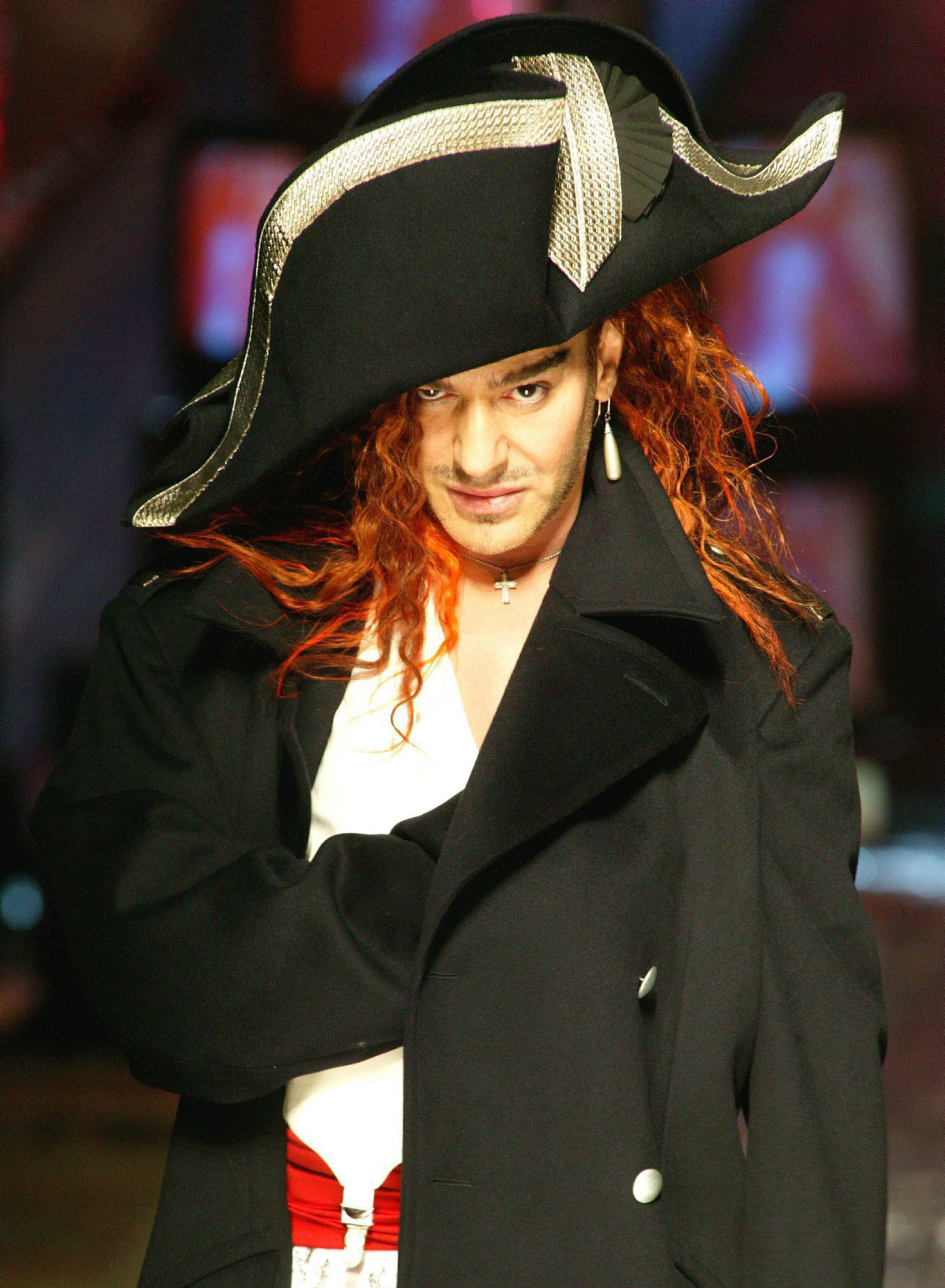 Ο John Galliano το 2005 © EPA/BARTHELEMY FRANCE OUT